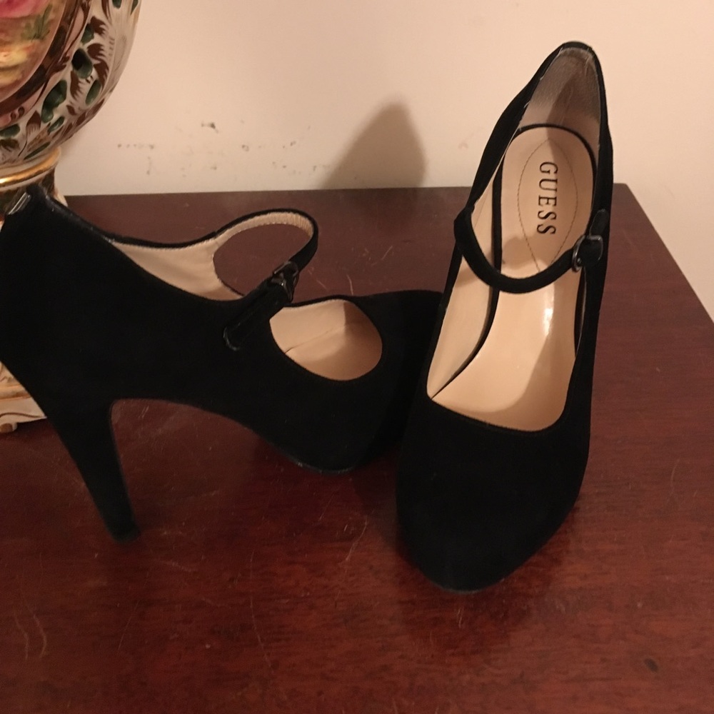 Guess suede black pumps